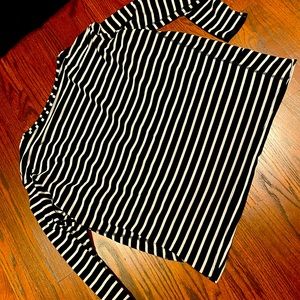 Lululemon Back in Action long sleeve shirt - Size 6 - black and white stripe